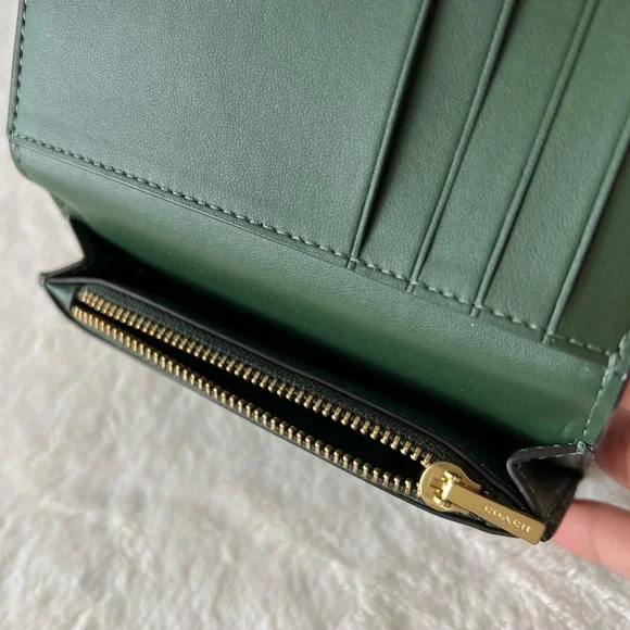 Coach Essential Slim Card Case in Amazon Green - Picture 7 of 13